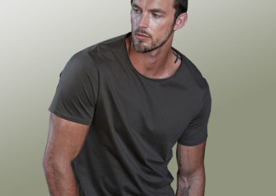 T-shirt uomo bordo grezzo