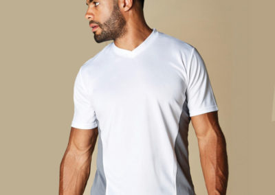 T-shirt uomo scollo a V Regular Fit Cooltex®